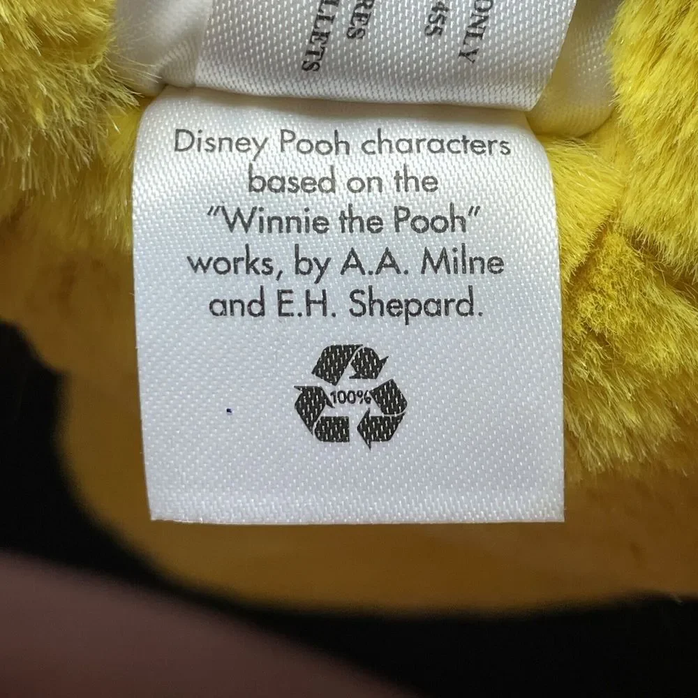 Winnie the Pooh 18 Inch Plush Disney Store Official In Excellent Condition‎